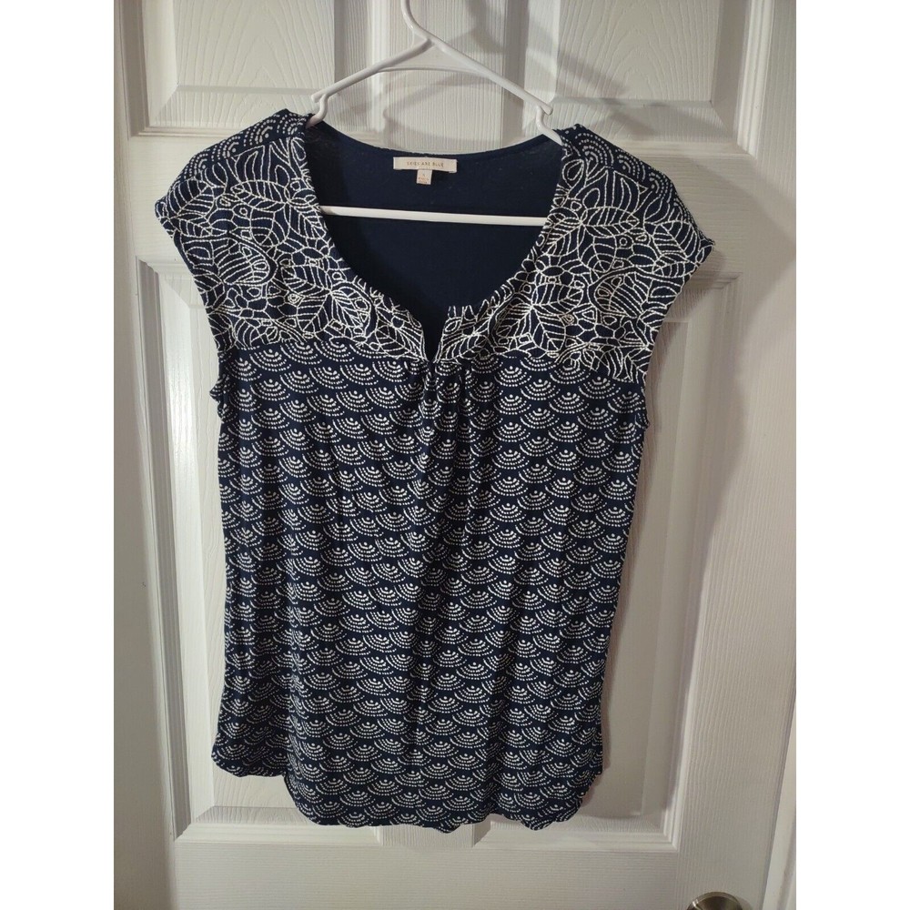 Skies Are Blue Top Size S Blue And White Short Sleeve